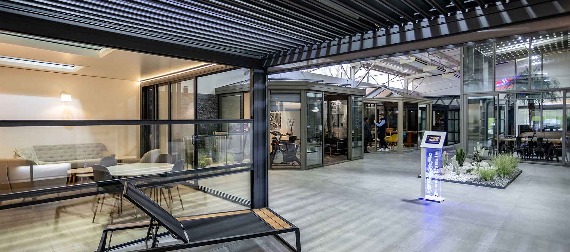 Showroom Var Pose Alu â€“ hall d'exposition 700 mÂ² La Seyne-sur-Mer